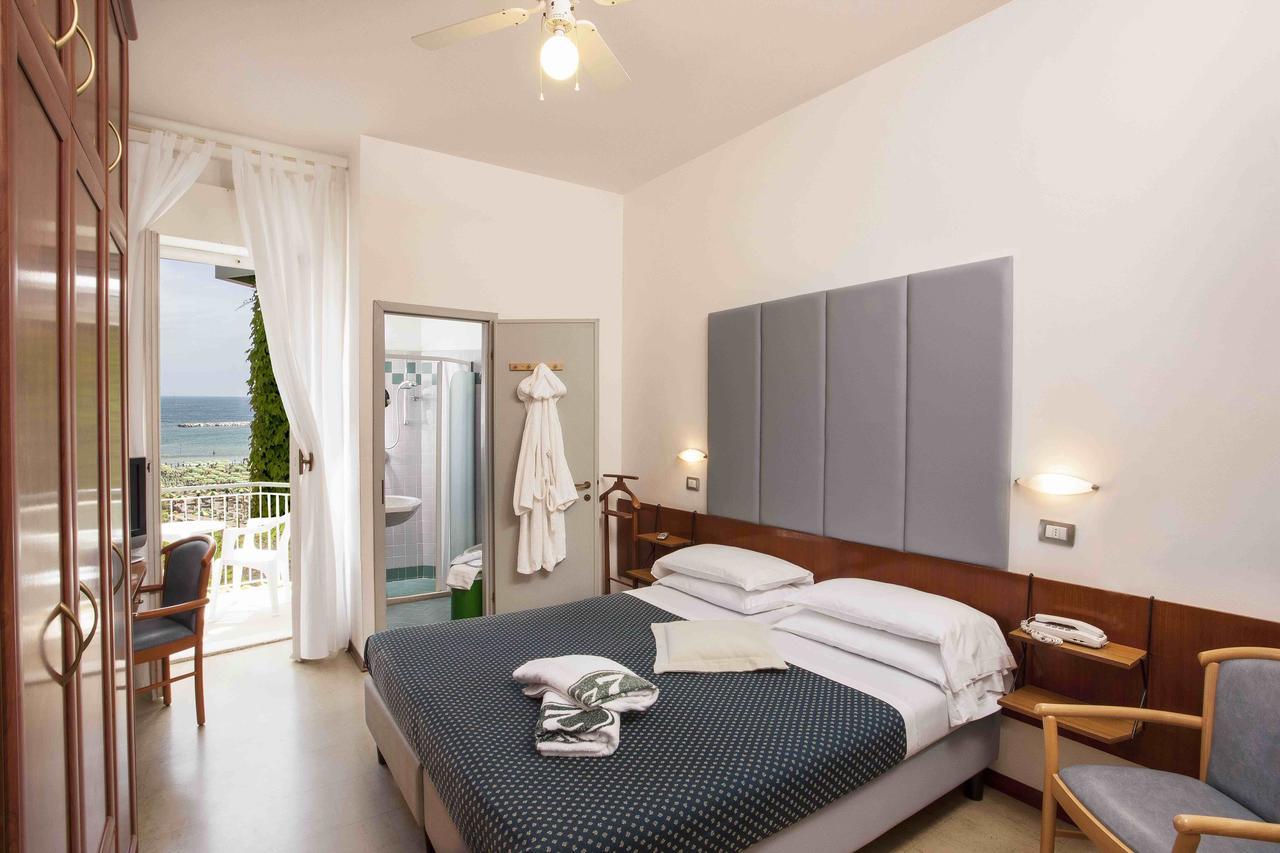 Giovanna Regina Hotel กาบิชเชมาเร ภายนอก รูปภาพ